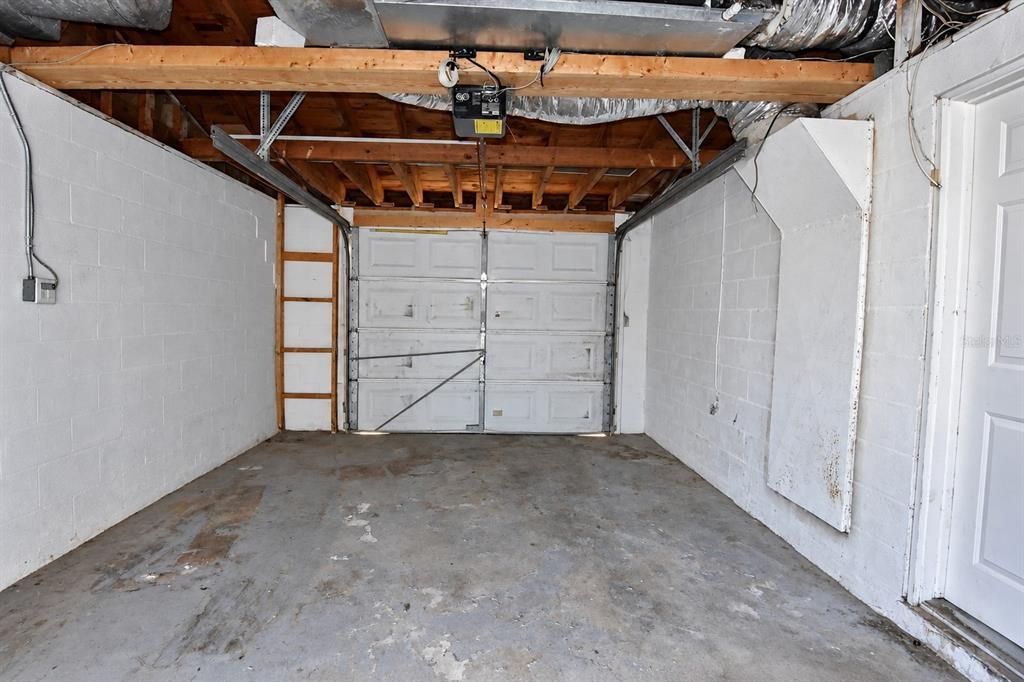 For Sale: $160,000 (3 beds, 1 baths, 1008 Square Feet)
