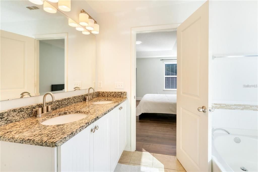 For Sale: $649,000 (3 beds, 3 baths, 2744 Square Feet)