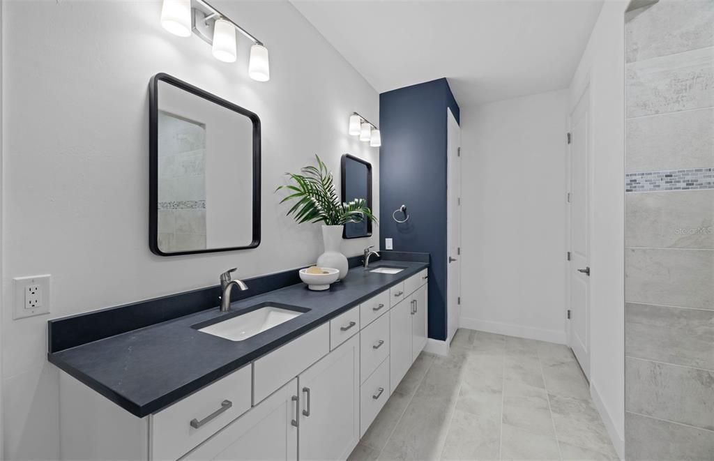 For Sale: $595,005 (3 beds, 3 baths, 2500 Square Feet)