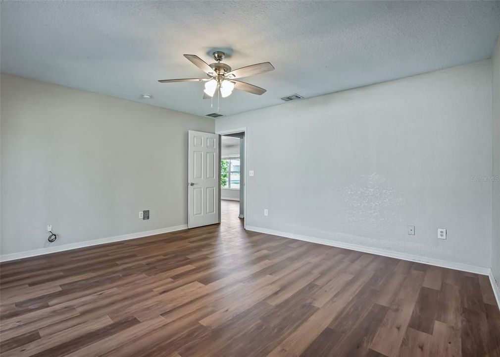 For Sale: $229,000 (3 beds, 2 baths, 1569 Square Feet)