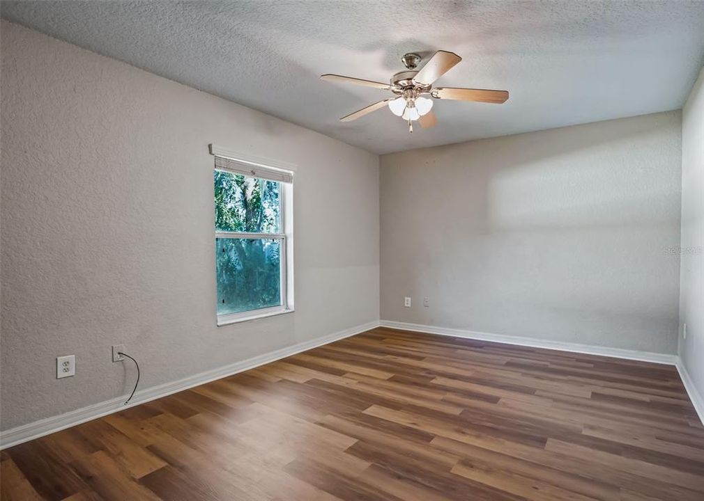 For Sale: $229,000 (3 beds, 2 baths, 1569 Square Feet)