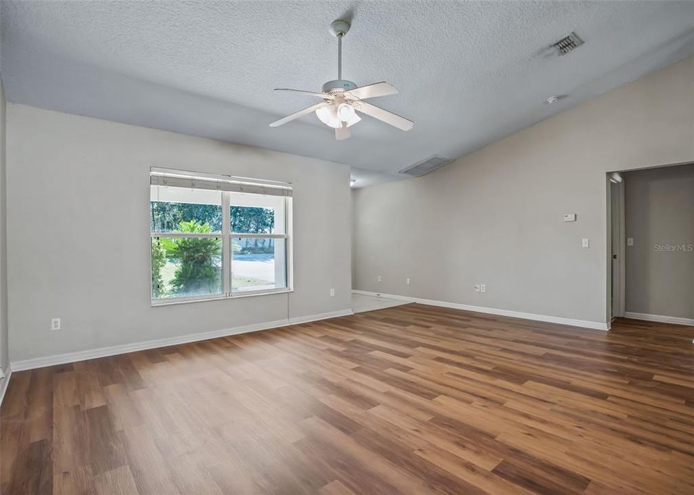 For Sale: $229,000 (3 beds, 2 baths, 1569 Square Feet)