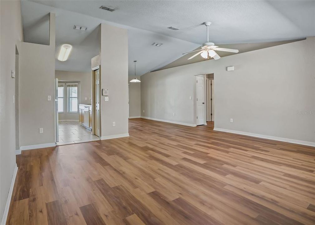 For Sale: $229,000 (3 beds, 2 baths, 1569 Square Feet)