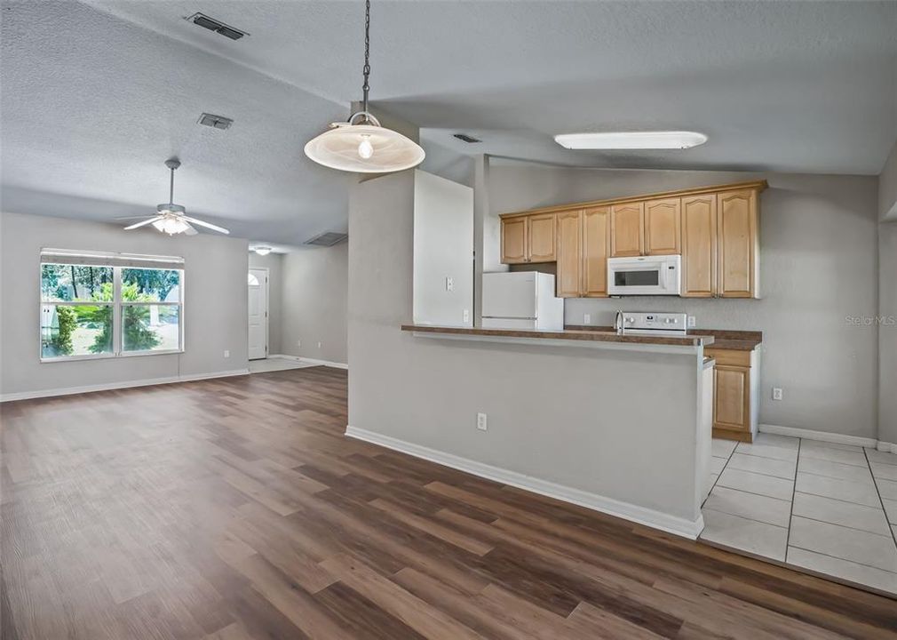 For Sale: $229,000 (3 beds, 2 baths, 1569 Square Feet)