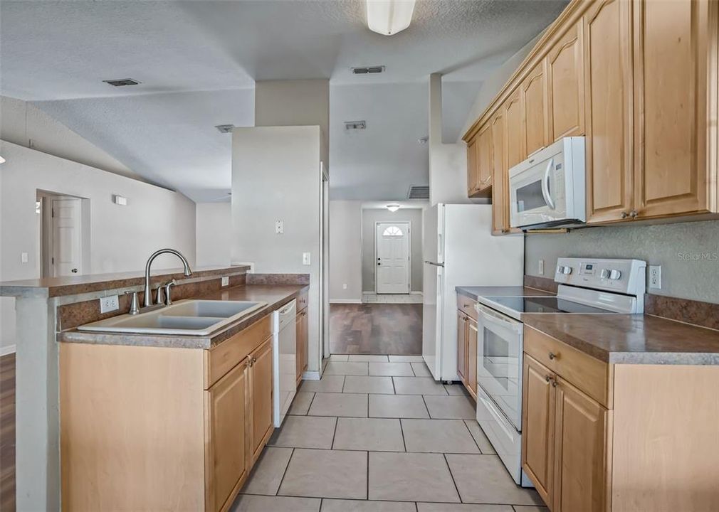 For Sale: $229,000 (3 beds, 2 baths, 1569 Square Feet)