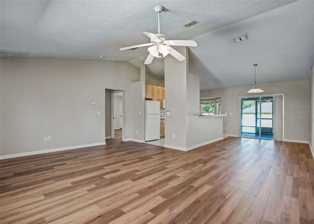 For Sale: $229,000 (3 beds, 2 baths, 1569 Square Feet)