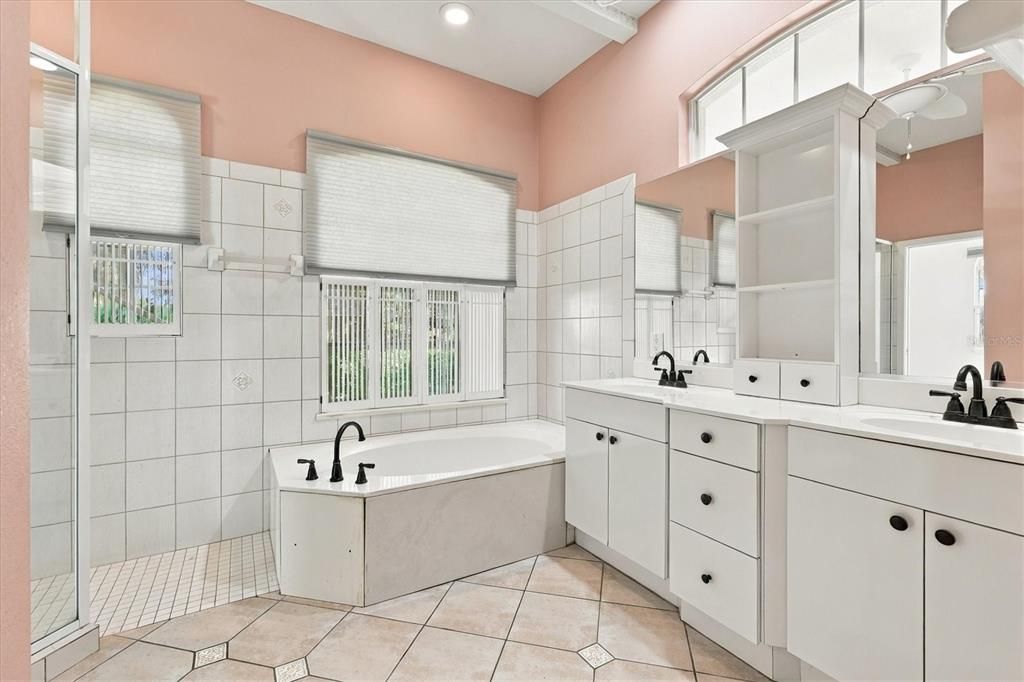 En Venta: $574,900 (3 camas, 3 baños, 2096 Pies cuadrados)