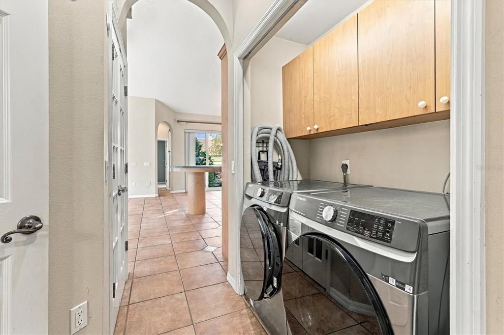 En Venta: $574,900 (3 camas, 3 baños, 2096 Pies cuadrados)