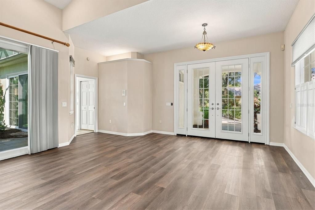 En Venta: $574,900 (3 camas, 3 baños, 2096 Pies cuadrados)