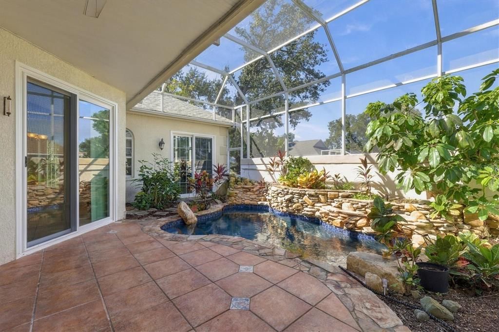 En Venta: $574,900 (3 camas, 3 baños, 2096 Pies cuadrados)