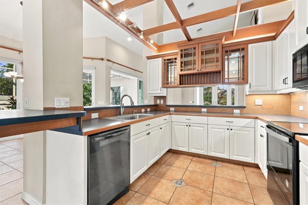 En Venta: $574,900 (3 camas, 3 baños, 2096 Pies cuadrados)