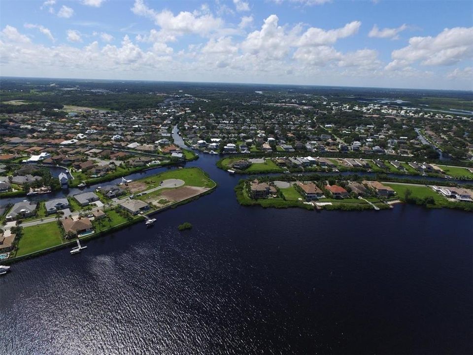 En Venta: $574,900 (3 camas, 3 baños, 2096 Pies cuadrados)