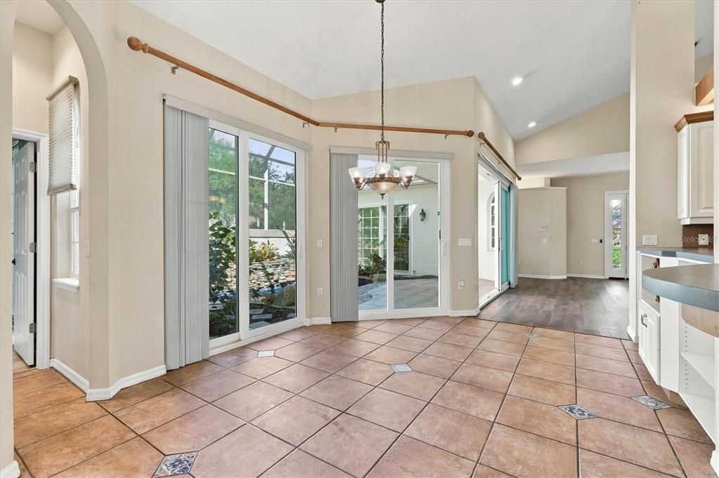 En Venta: $574,900 (3 camas, 3 baños, 2096 Pies cuadrados)