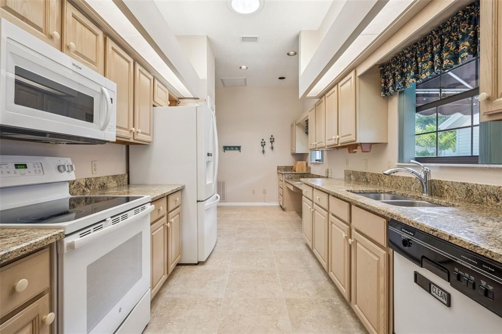 На продажу: $299,000 (3 спален, 2 ванн, 1620 Квадратных фут)