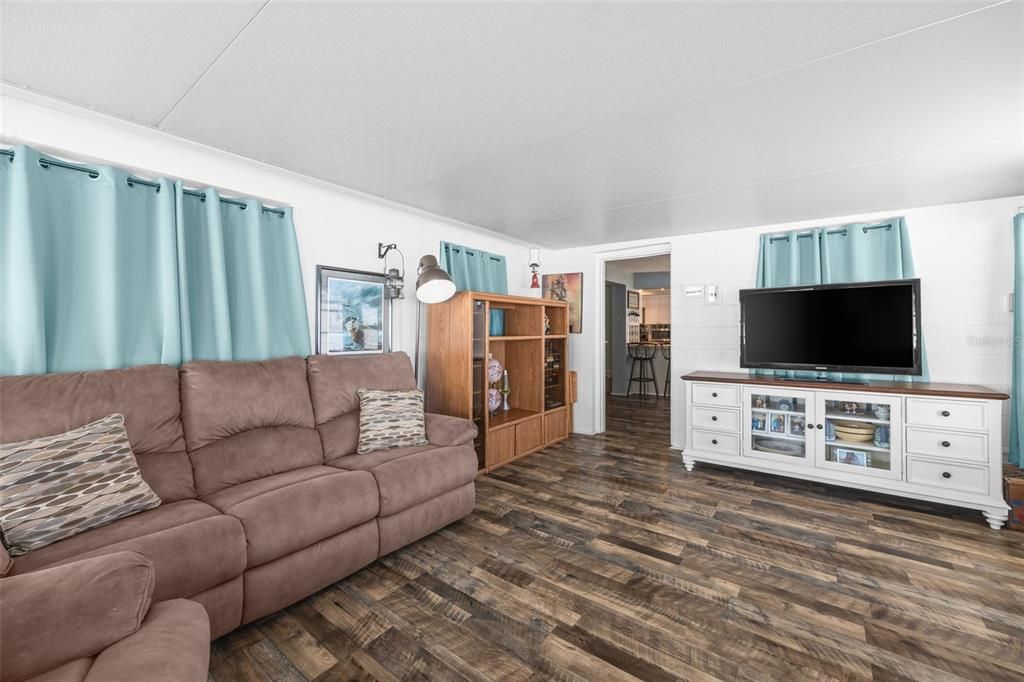 На продажу: $275,000 (2 спален, 2 ванн, 1387 Квадратных фут)