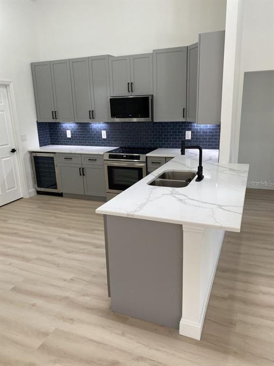 На продажу: $414,900 (3 спален, 2 ванн, 2197 Квадратных фут)