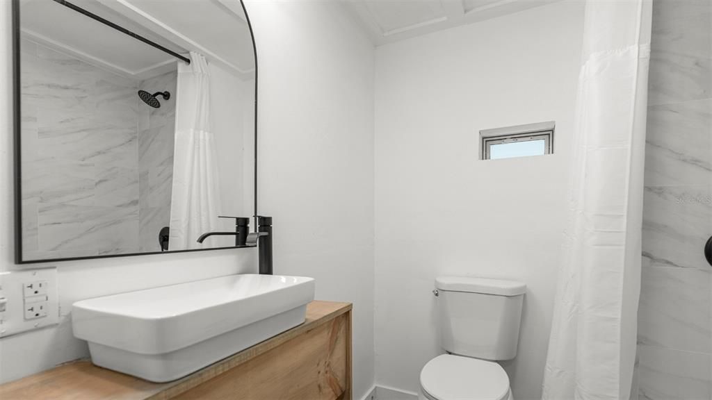На продажу: $169,900 (3 спален, 2 ванн, 836 Квадратных фут)