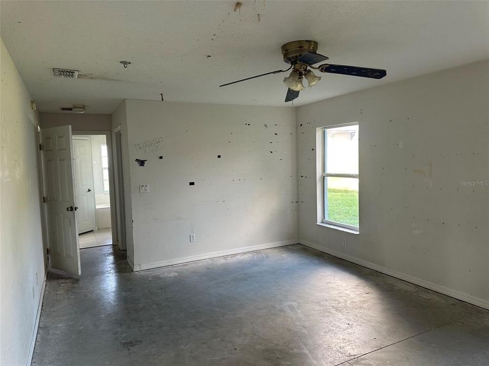For Sale: $220,000 (3 beds, 2 baths, 1858 Square Feet)