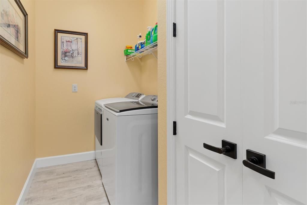На продажу: $749,900 (3 спален, 2 ванн, 2033 Квадратных фут)