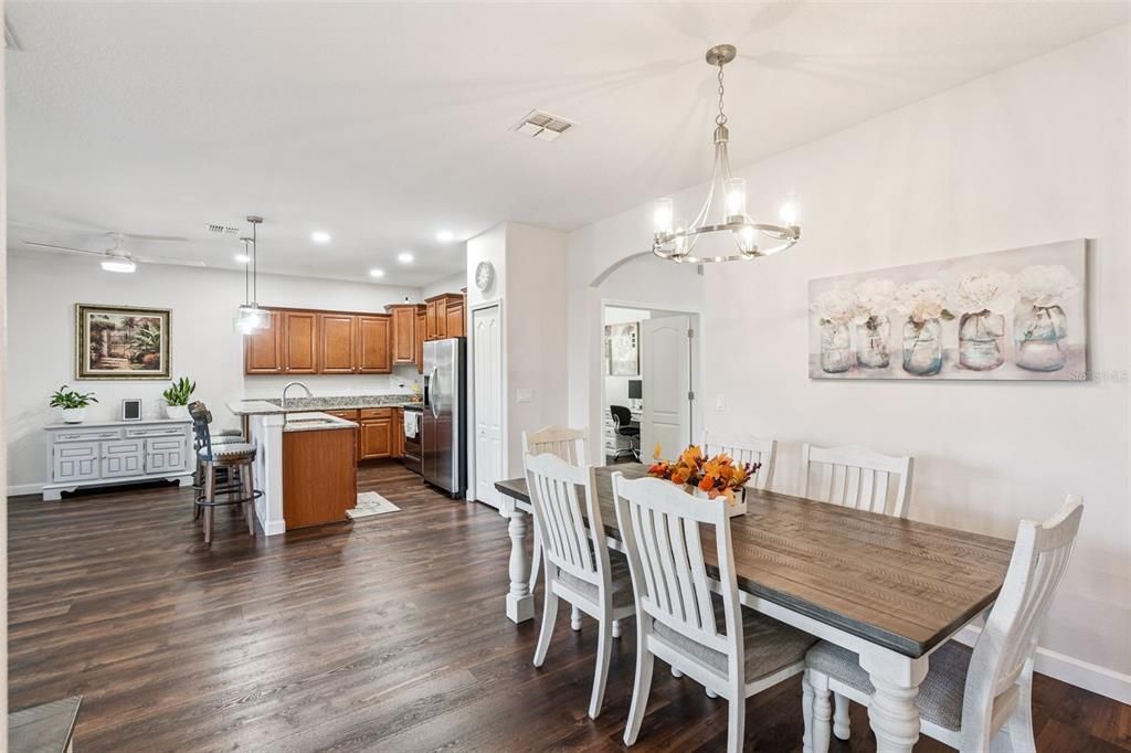 For Sale: $374,900 (3 beds, 2 baths, 1582 Square Feet)