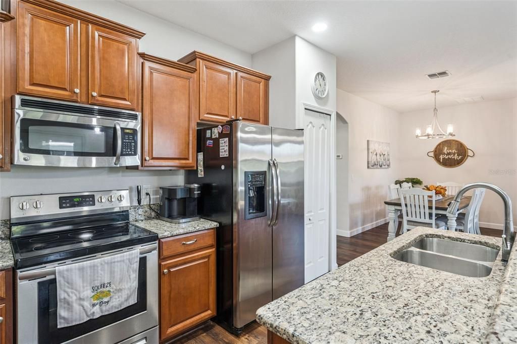For Sale: $374,900 (3 beds, 2 baths, 1582 Square Feet)