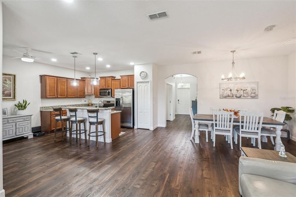 For Sale: $374,900 (3 beds, 2 baths, 1582 Square Feet)