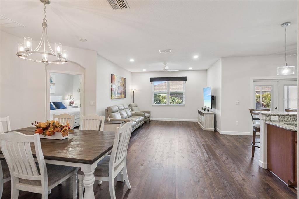 For Sale: $374,900 (3 beds, 2 baths, 1582 Square Feet)