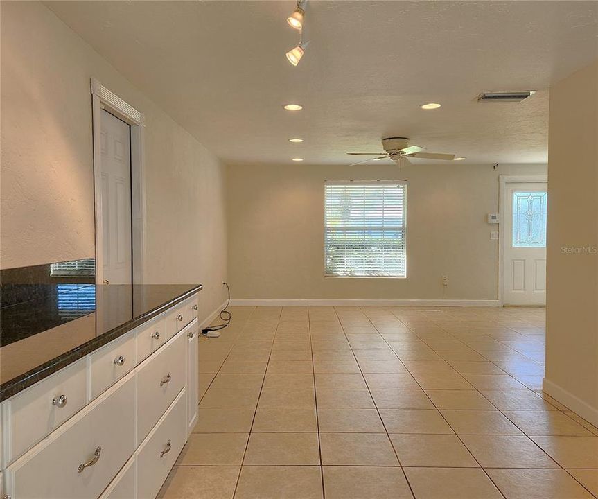 En Venta: $489,000 (2 camas, 2 baños, 1279 Pies cuadrados)