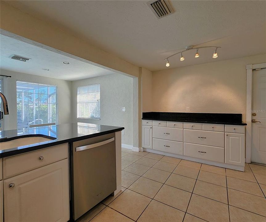 En Venta: $489,000 (2 camas, 2 baños, 1279 Pies cuadrados)