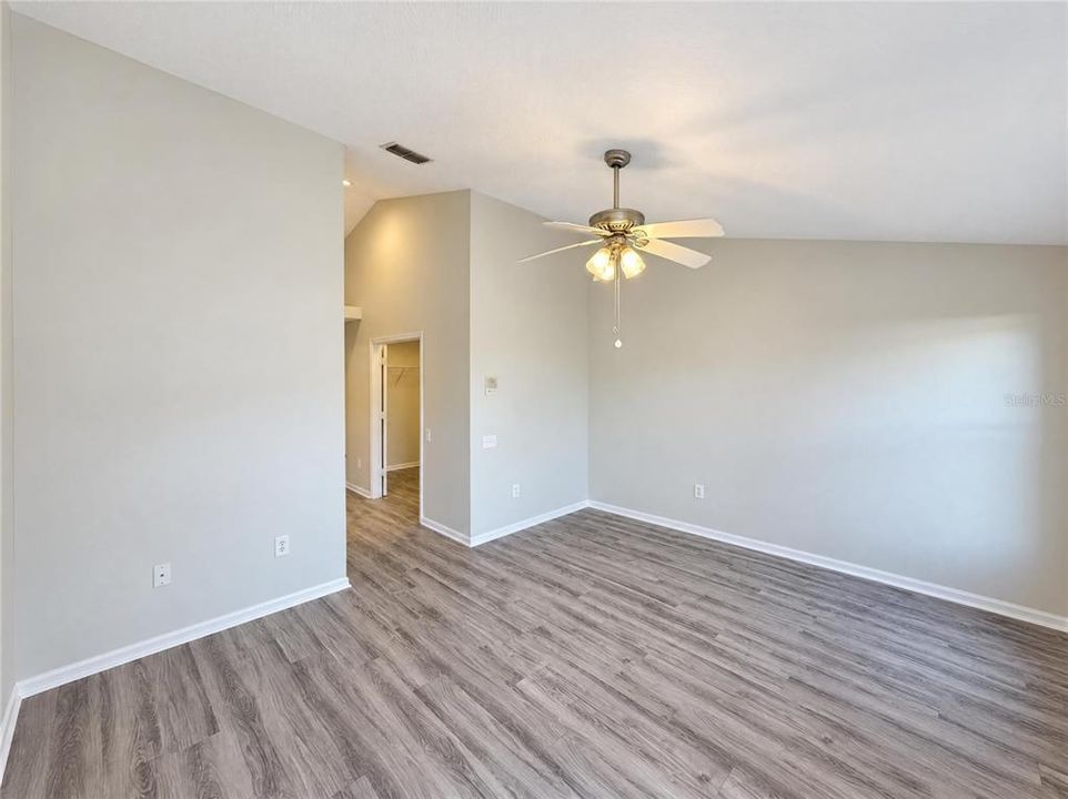 En Venta: $425,000 (4 camas, 2 baños, 2039 Pies cuadrados)