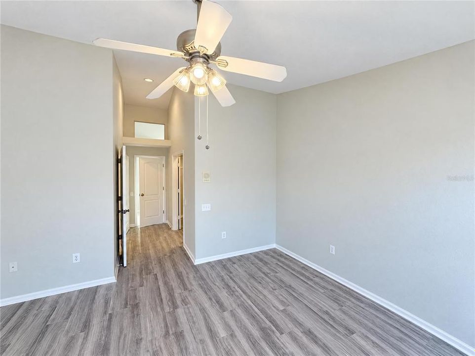 En Venta: $425,000 (4 camas, 2 baños, 2039 Pies cuadrados)