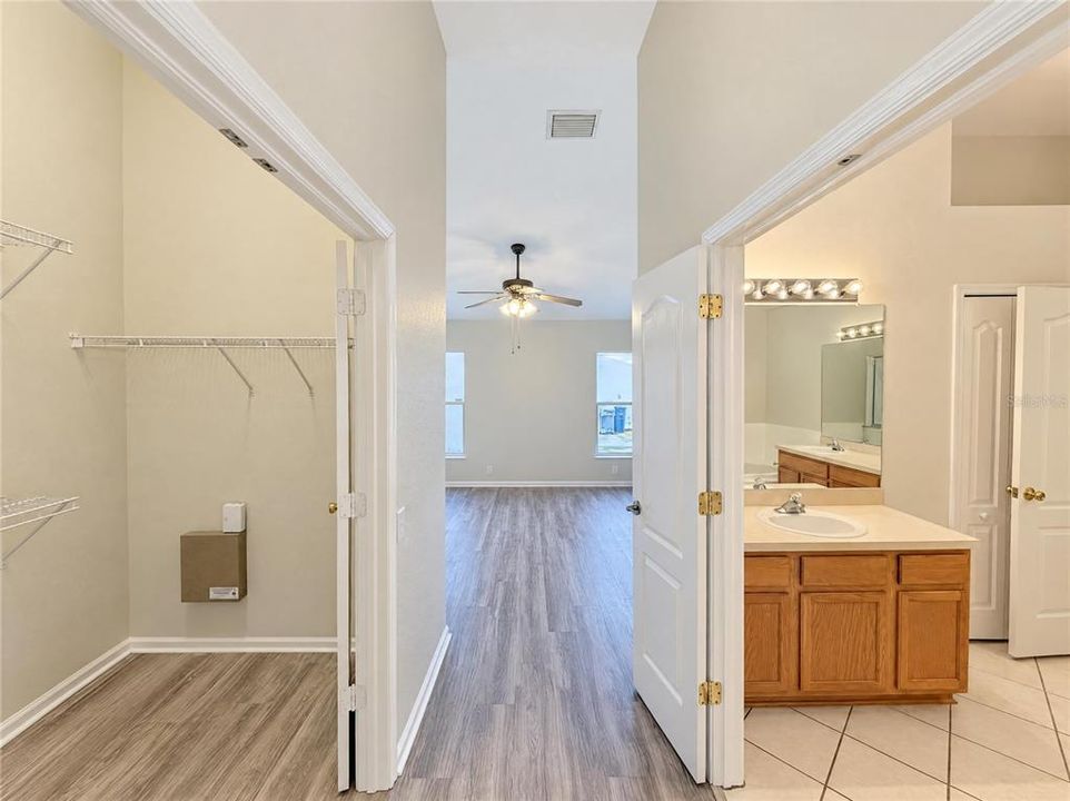 En Venta: $425,000 (4 camas, 2 baños, 2039 Pies cuadrados)