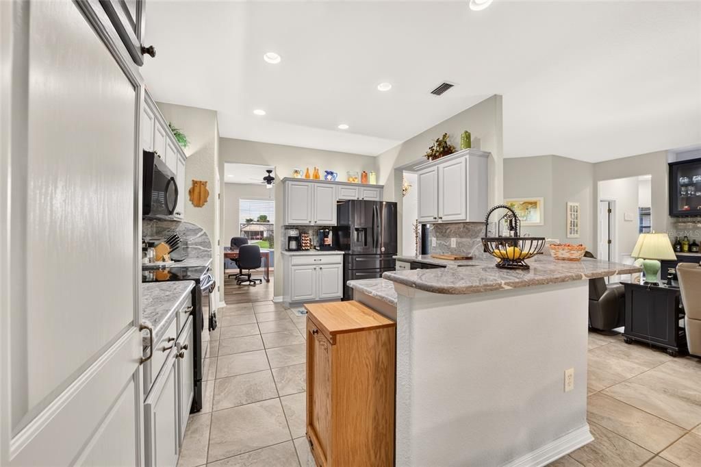 For Sale: $479,000 (3 beds, 2 baths, 1958 Square Feet)