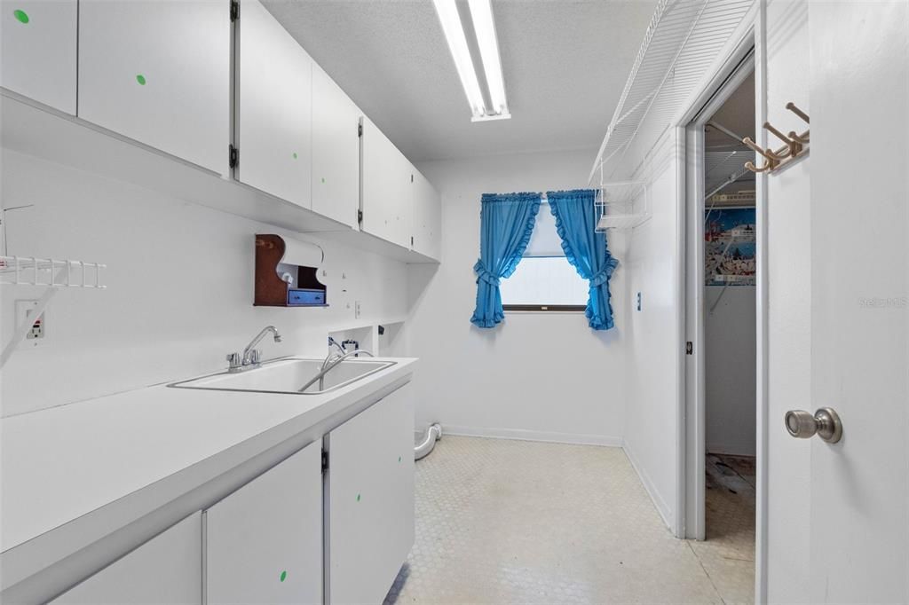 For Sale: $789,000 (5 beds, 3 baths, 3316 Square Feet)