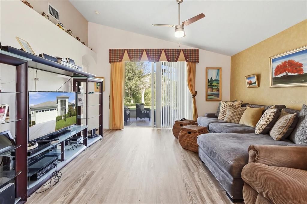 En Venta: $279,000 (3 camas, 2 baños, 2057 Pies cuadrados)