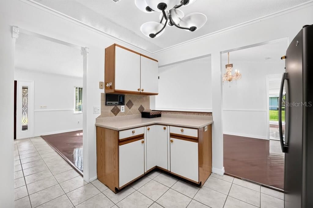 На продажу: $289,900 (3 спален, 2 ванн, 1572 Квадратных фут)