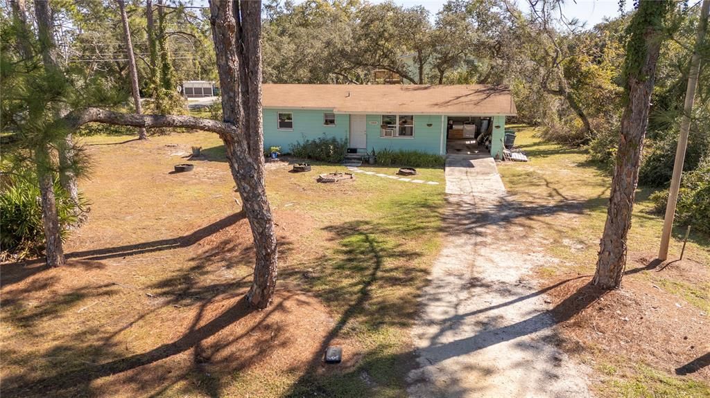 For Sale: $298,000 (2 beds, 1 baths, 864 Square Feet)