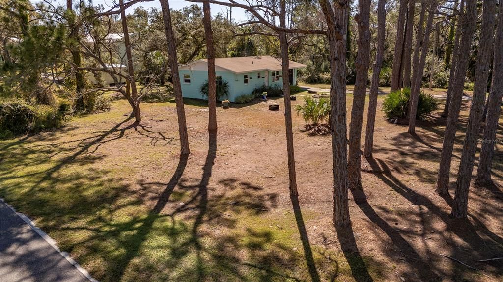 For Sale: $298,000 (2 beds, 1 baths, 864 Square Feet)