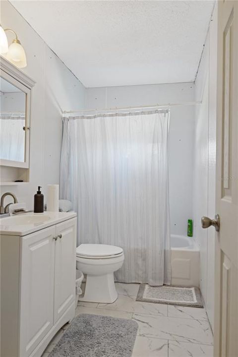 For Sale: $298,000 (2 beds, 1 baths, 864 Square Feet)
