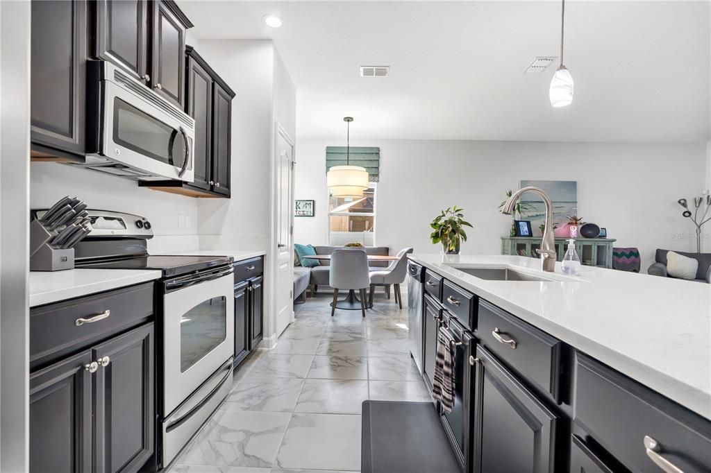 For Sale: $575,000 (3 beds, 2 baths, 1920 Square Feet)