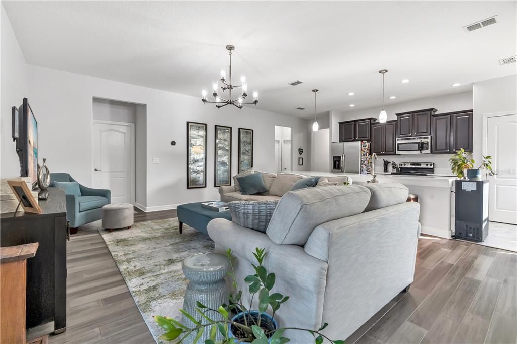 For Sale: $575,000 (3 beds, 2 baths, 1920 Square Feet)