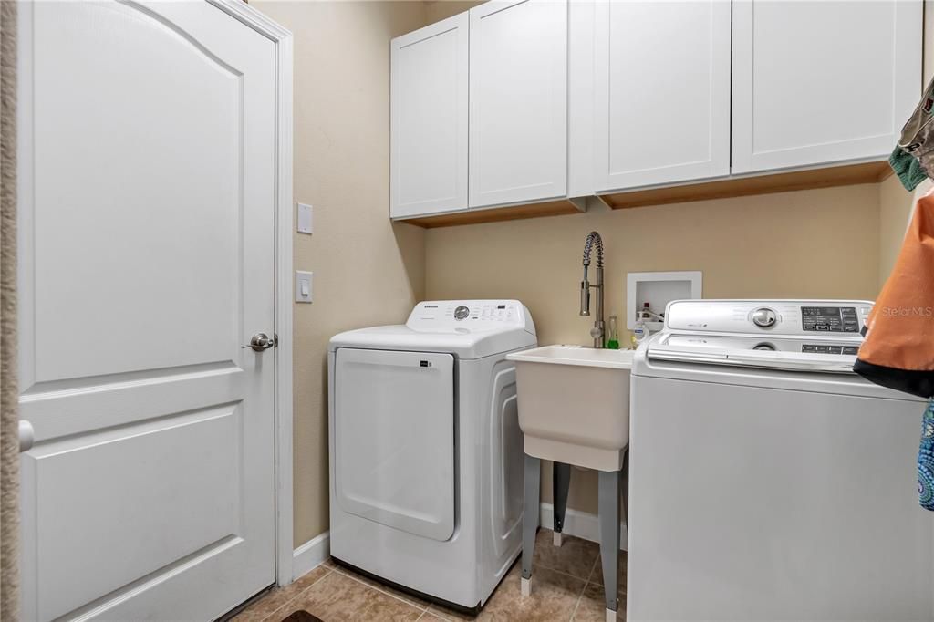 For Sale: $575,000 (3 beds, 2 baths, 1920 Square Feet)