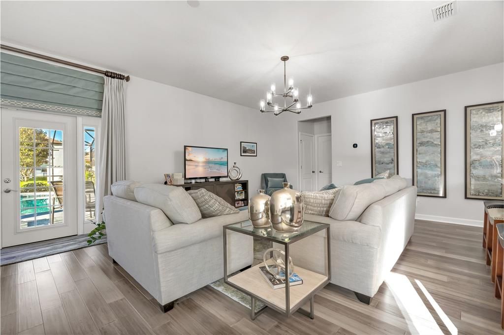 For Sale: $575,000 (3 beds, 2 baths, 1920 Square Feet)