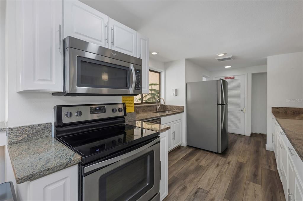 For Sale: $215,000 (2 beds, 2 baths, 1050 Square Feet)