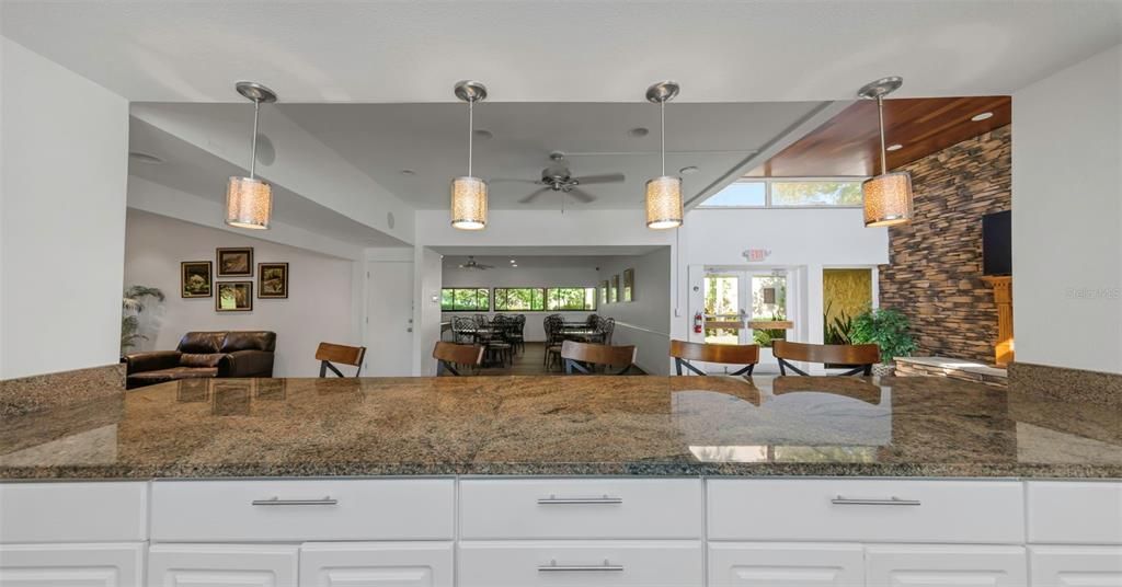 For Sale: $215,000 (2 beds, 2 baths, 1050 Square Feet)