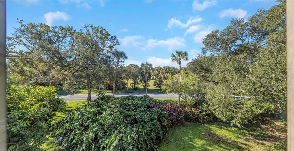 For Sale: $215,000 (2 beds, 2 baths, 1050 Square Feet)