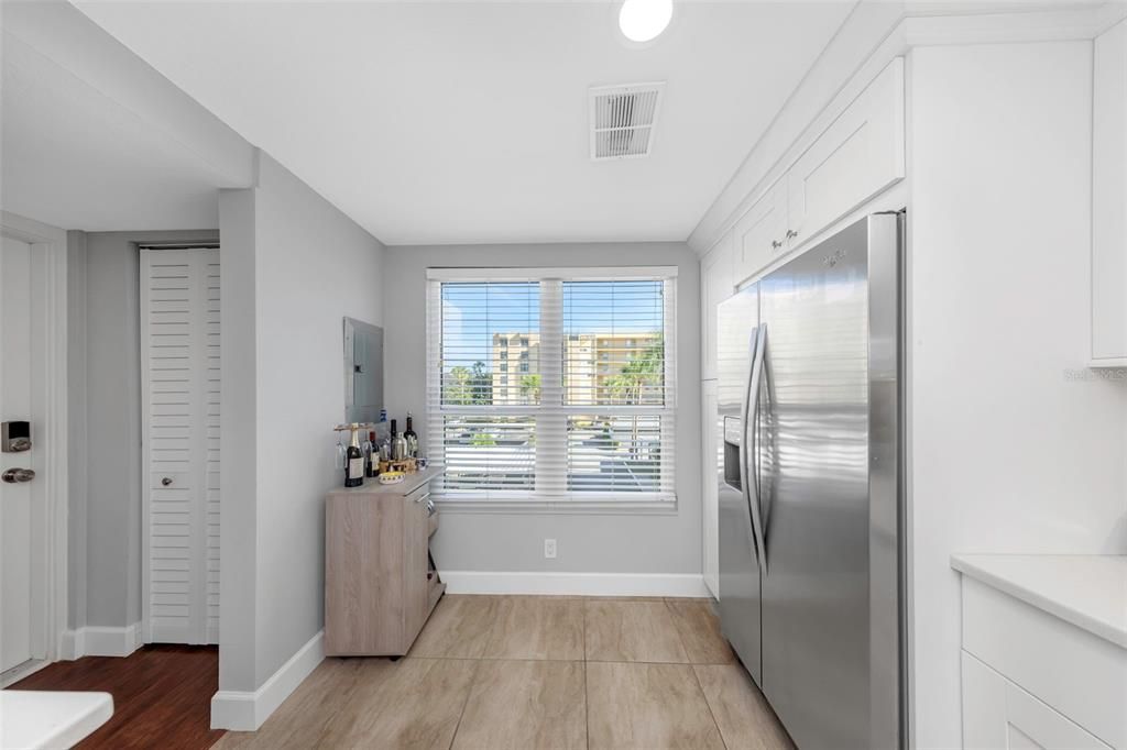 For Sale: $215,000 (2 beds, 2 baths, 1050 Square Feet)