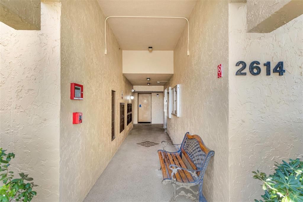 For Sale: $215,000 (2 beds, 2 baths, 1050 Square Feet)