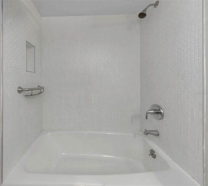 For Sale: $215,000 (2 beds, 2 baths, 1050 Square Feet)