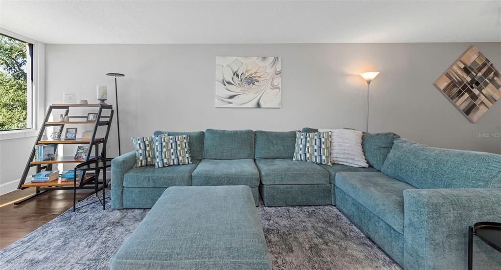 For Sale: $215,000 (2 beds, 2 baths, 1050 Square Feet)